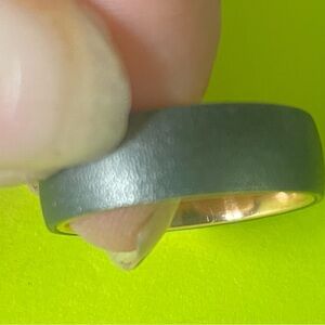 Men’s TWO-TONE STONE FINISH WEDDING BAND IN TANTALUM AND 14K ROSE GOLD (6.5MM)